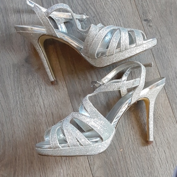 Silver I. Miller size 6 heels. - Picture 5 of 5